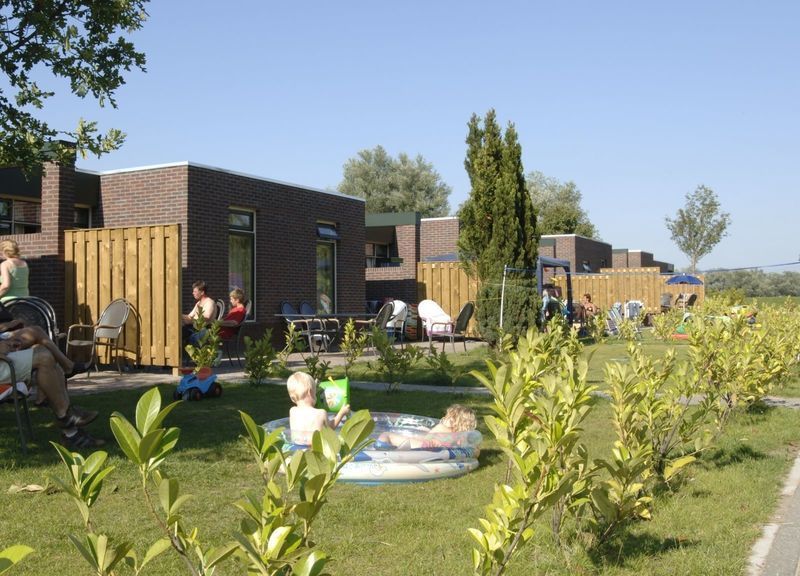 12-persoons-bungalow-comfort-op-park-aan-de-ijssel