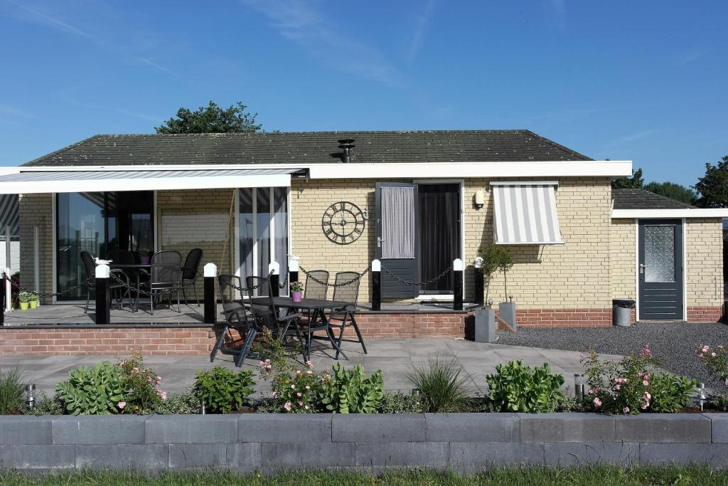 chalet-t-anker-in-elburg-direct-aan-het-water