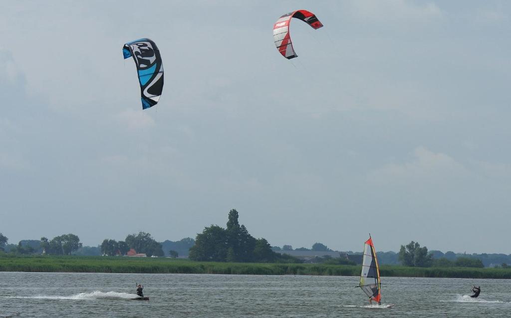 chalet-t-anker-in-elburg-direct-aan-het-water