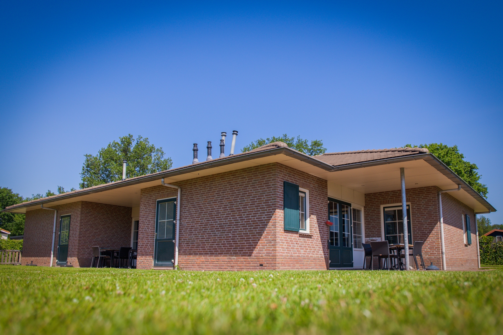 heerlijke-8-persoons-bungalow-op-park-in-voorthuizen-veluwe