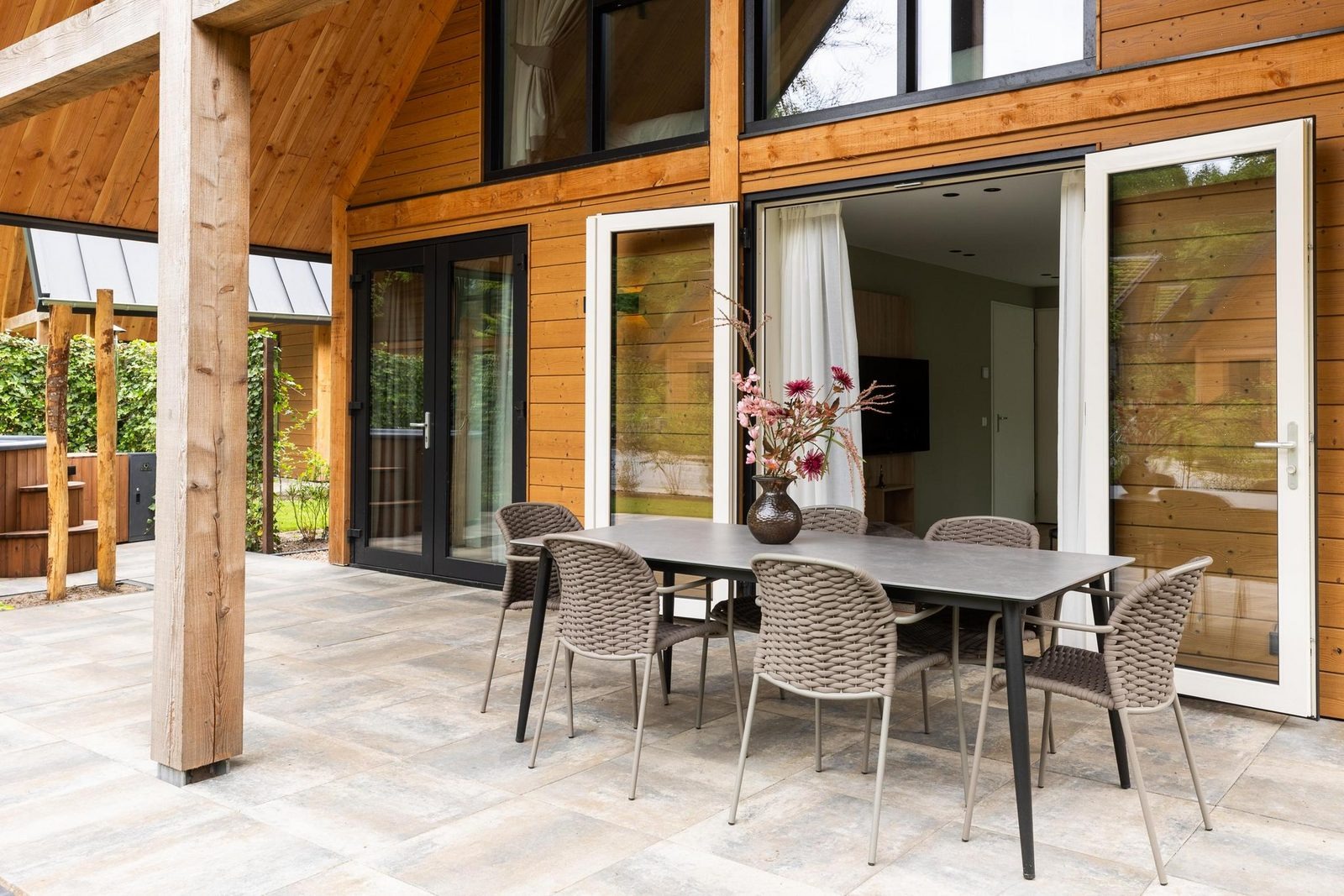 bos-villa-met-hottub-sauna-8-persoons