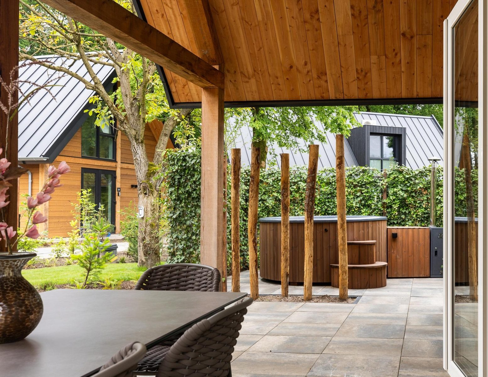 bos-villa-met-hottub-sauna-8-persoons