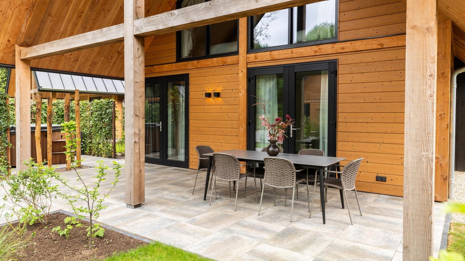 bos-villa-met-hottub-sauna-8-persoons