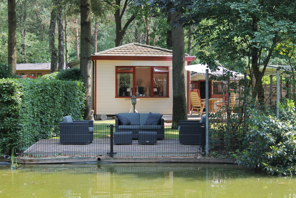 Chalet aan het water op Bospark in Doornspijk Chalet aan het water op Bospark in Doornspijk