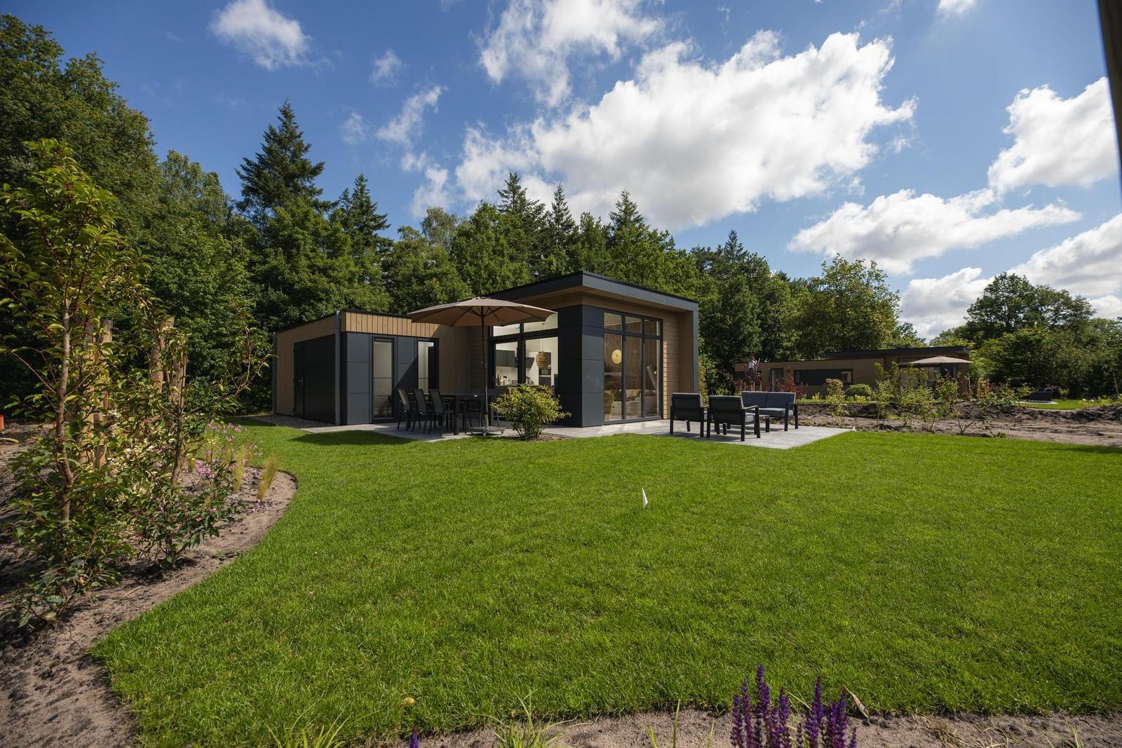 essenburgh-deluxe-met-hottub-6-personen