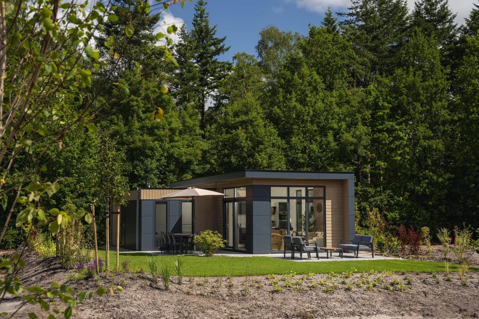 essenburgh-deluxe-met-hottub-6-personen