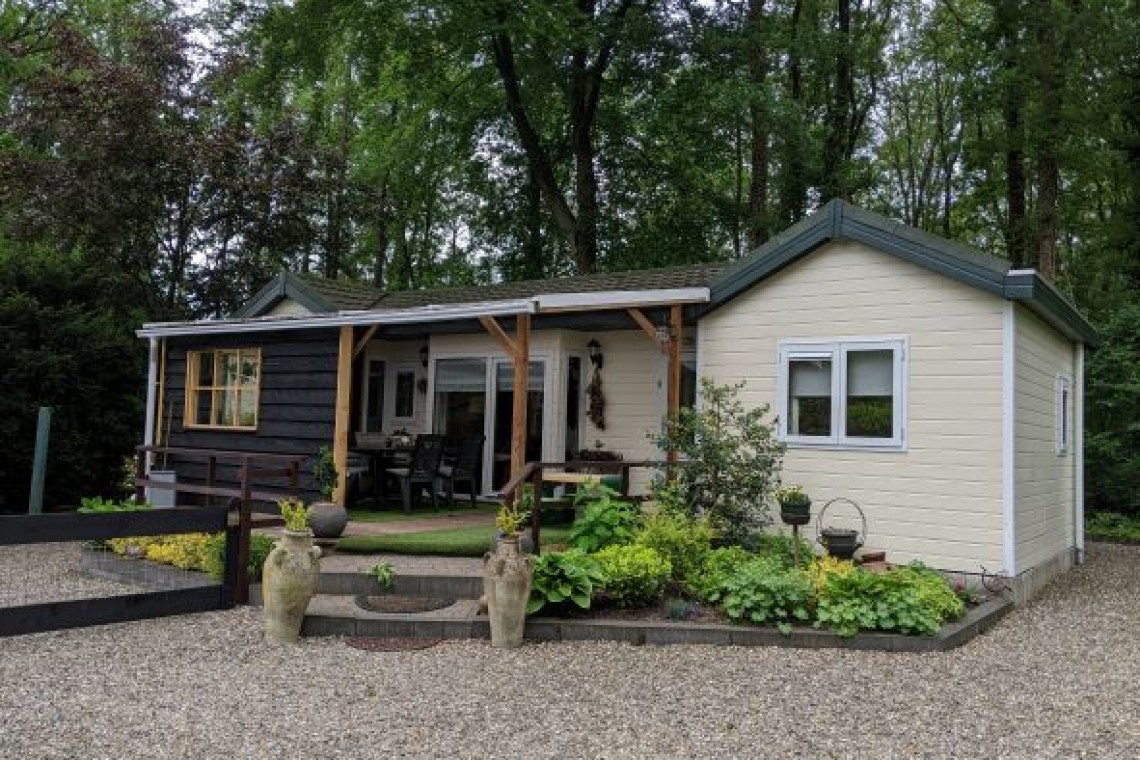 leuk-chalet-aan-de-bosrand-op-vakantiepark-in-uddel