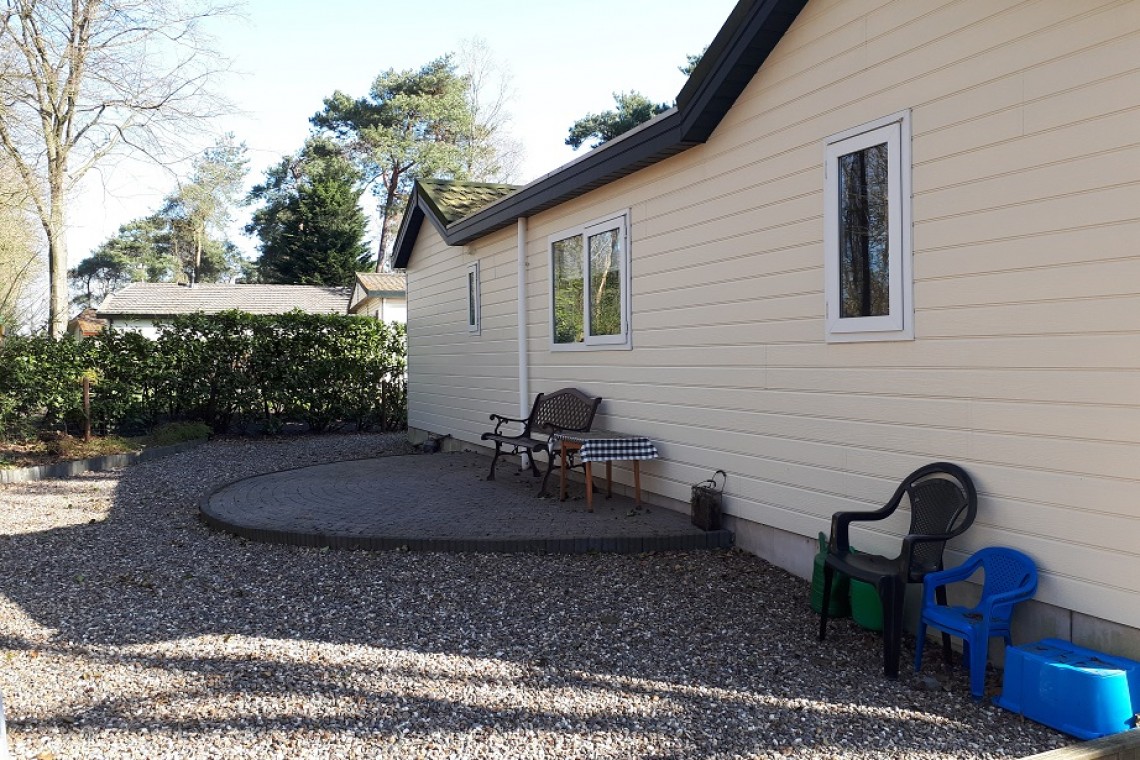 leuk-chalet-aan-de-bosrand-op-vakantiepark-in-uddel
