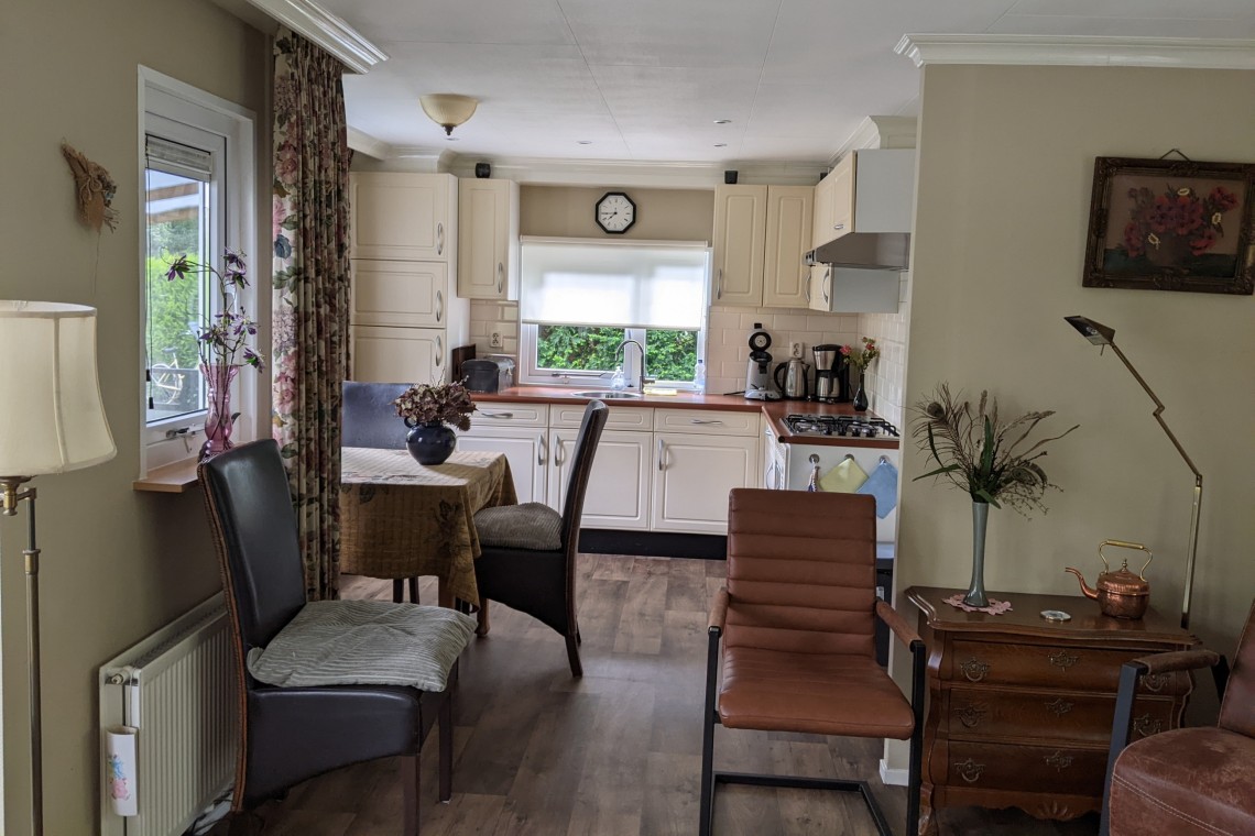 leuk-chalet-aan-de-bosrand-op-vakantiepark-in-uddel