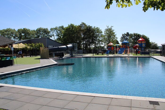 4-persoons-chalet-aan-het-water-op-park-rhederlaagse-meren