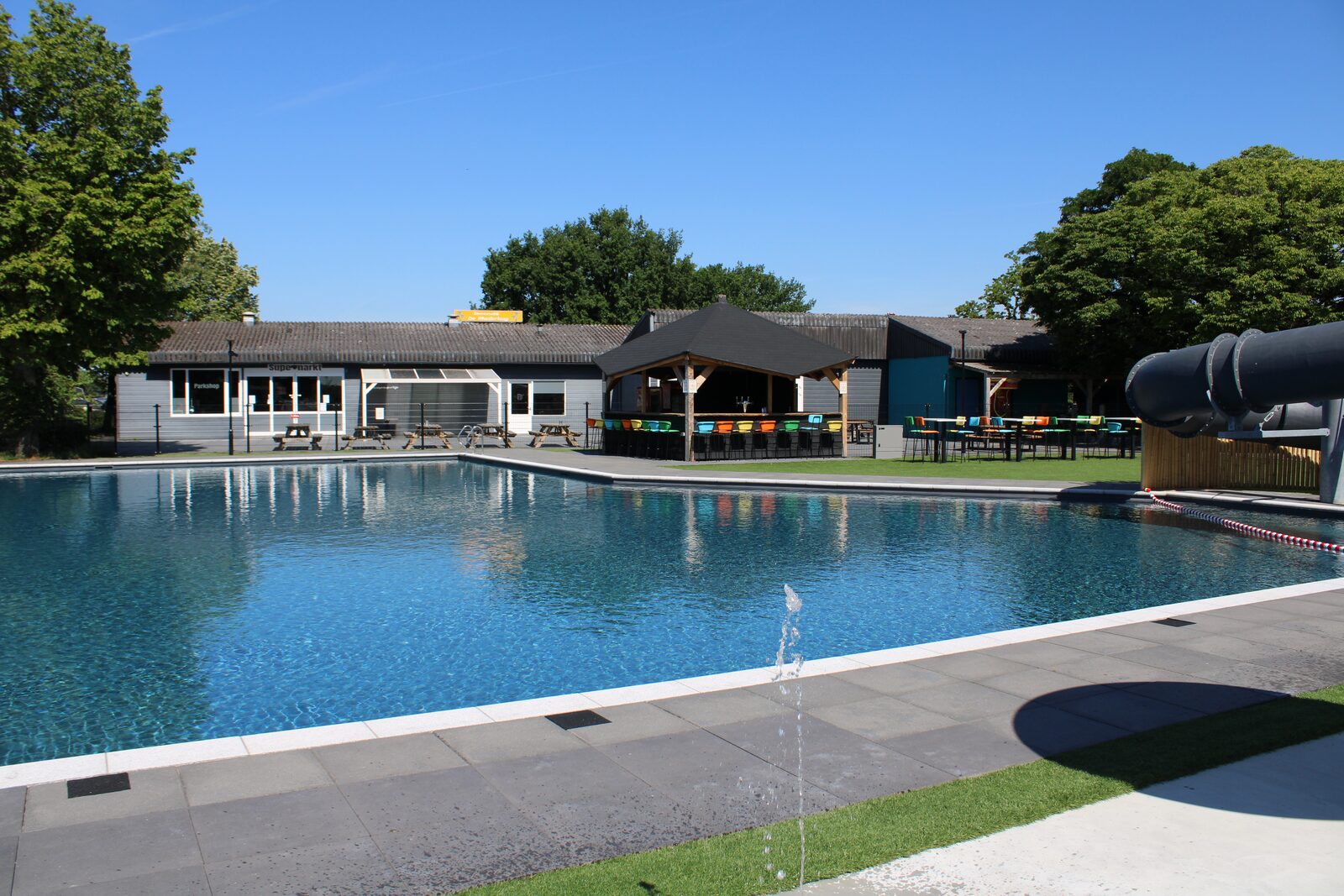 4-persoons-chalet-aan-het-water-op-park-rhederlaagse-meren