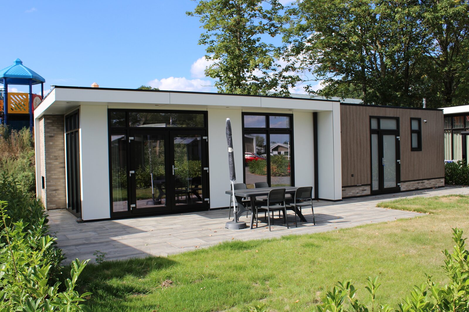 moderne-4-persoons-vakantiewoning-de-luxe-op-vakantiepark-de-rhederlaagse-meren