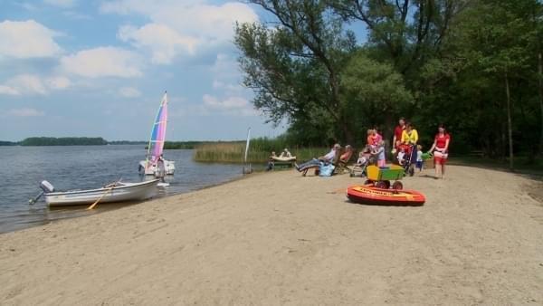 Watervilla op park Familiehuis Nunspeet aan een vijver Watervilla op park Familiehuis Nunspeet aan een vijver